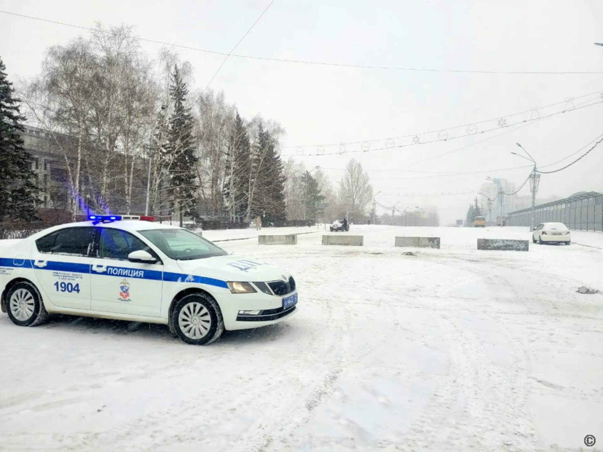 Строительство новогоднего городка началось на площади Сахарова в Барнауле Строительство новогоднего городка началось на площади Сахарова в Барнауле
