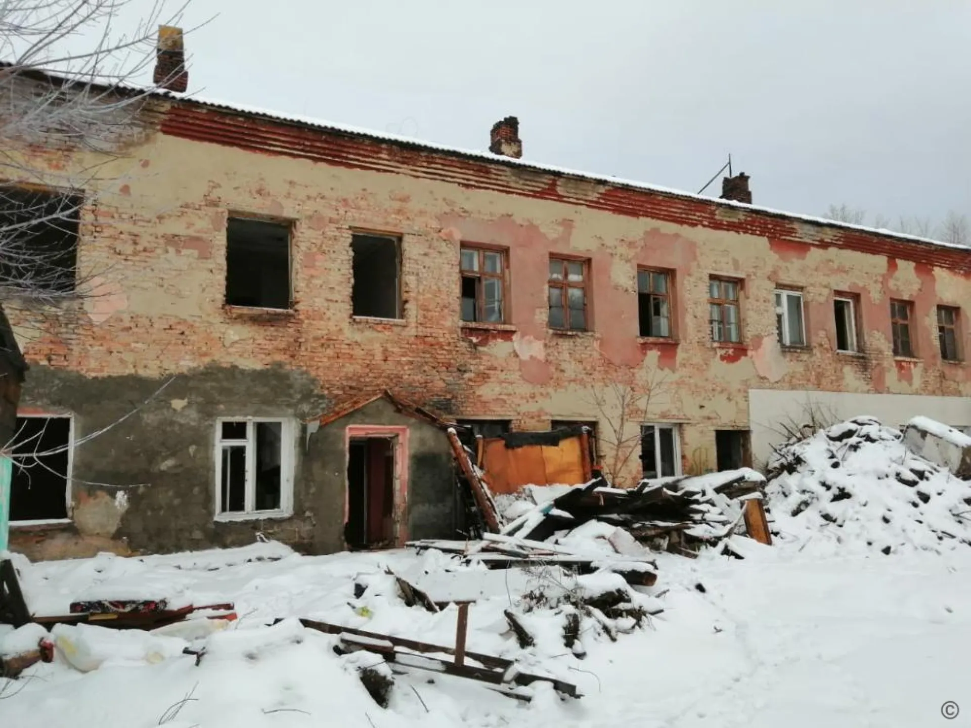 Еще один аварийный дом снесут в Барнауле