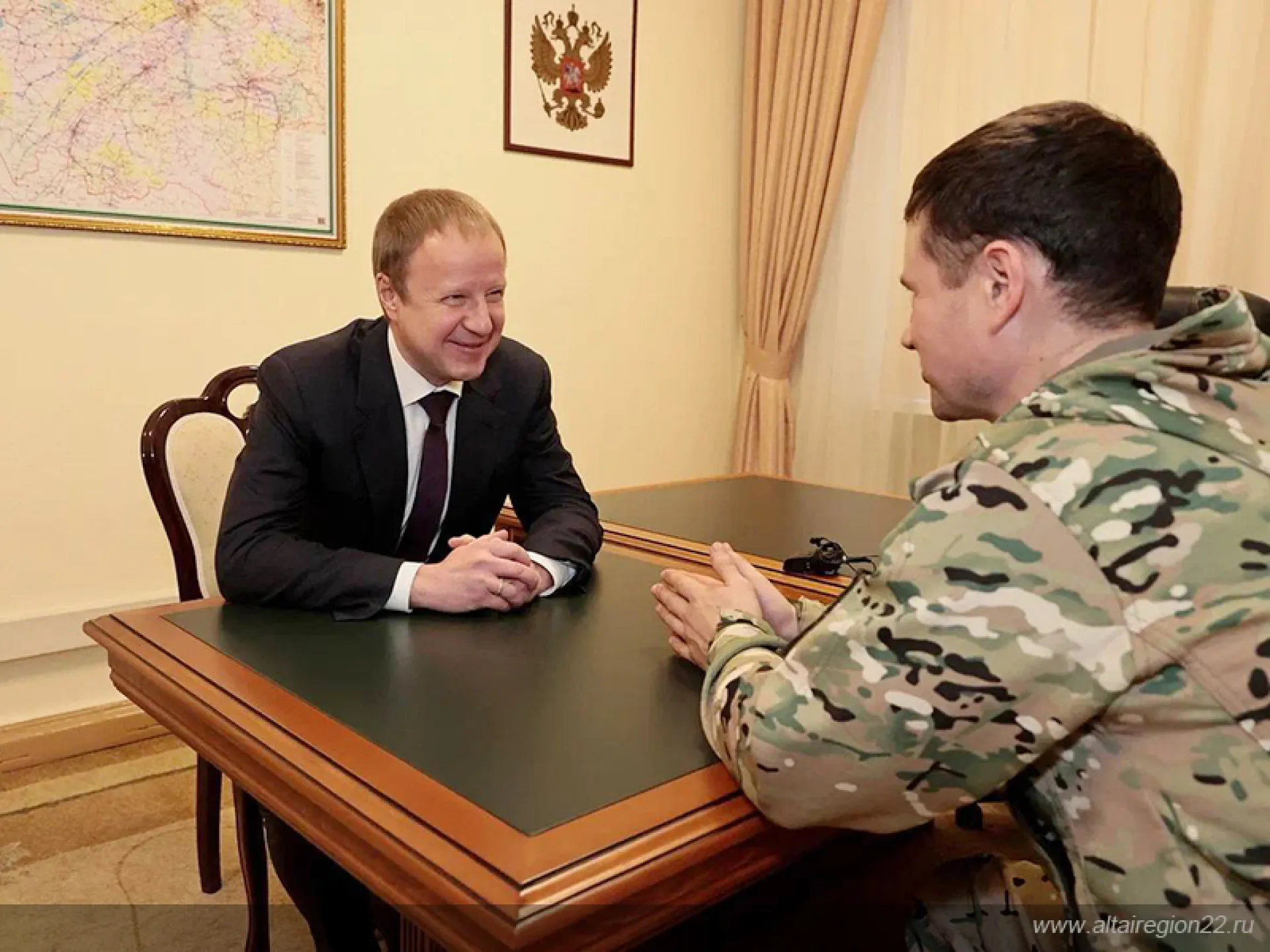 Виктор Томенко передал через военнослужащего с позывным «Патриот» слова поддержки всем участникам СВО из Алтайского края Виктор Томенко передал через военнослужащего с позывным «Патриот» слова поддержки всем участникам СВО из Алтайского края