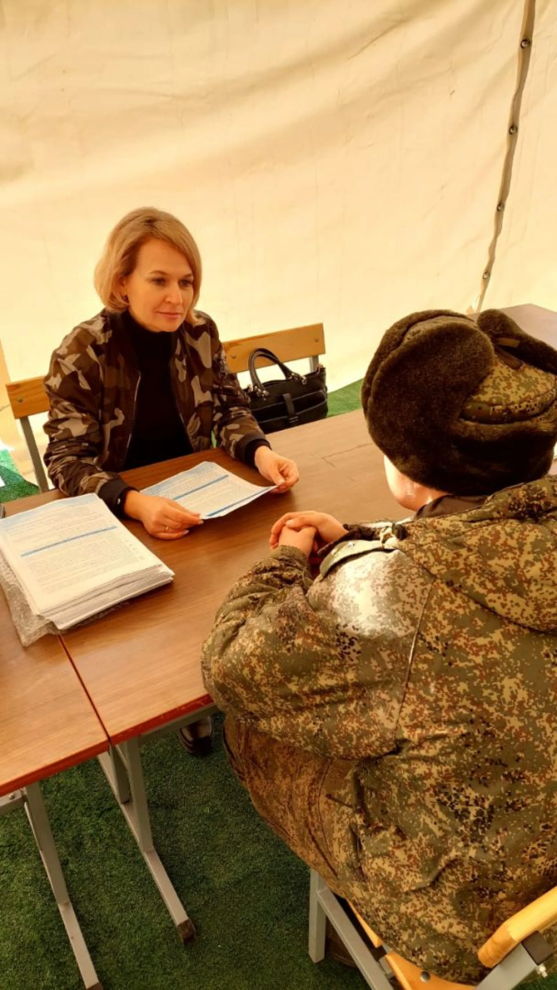 Представители Минсоцзащиты Алтайского края начали работу с мобилизованными из региона в Омске Представители Минсоцзащиты Алтайского края начали работу с мобилизованными из региона в Омске