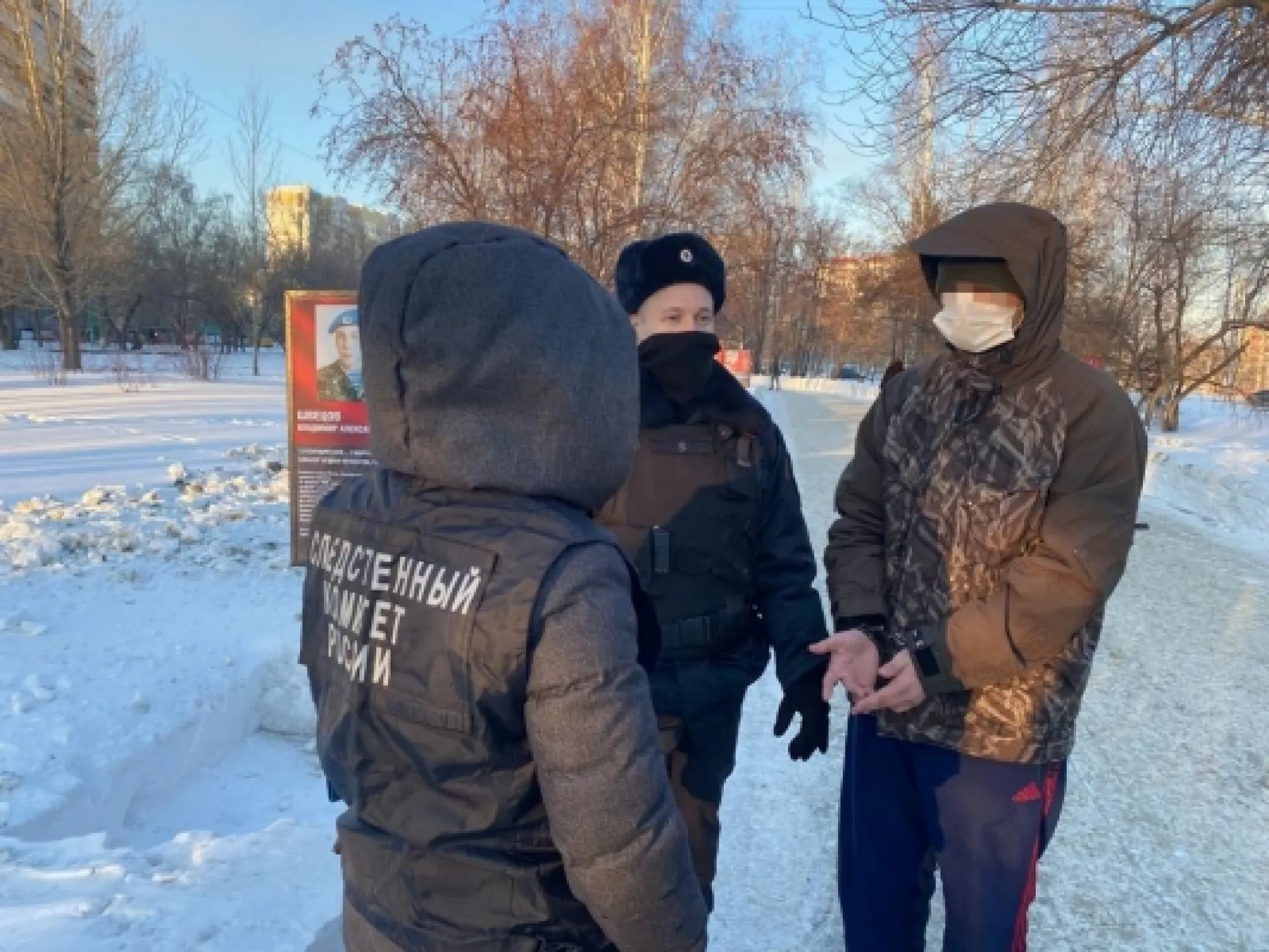 Дело о повреждении мемориальных баннеров на Аллее памяти в Барнауле передали в суд