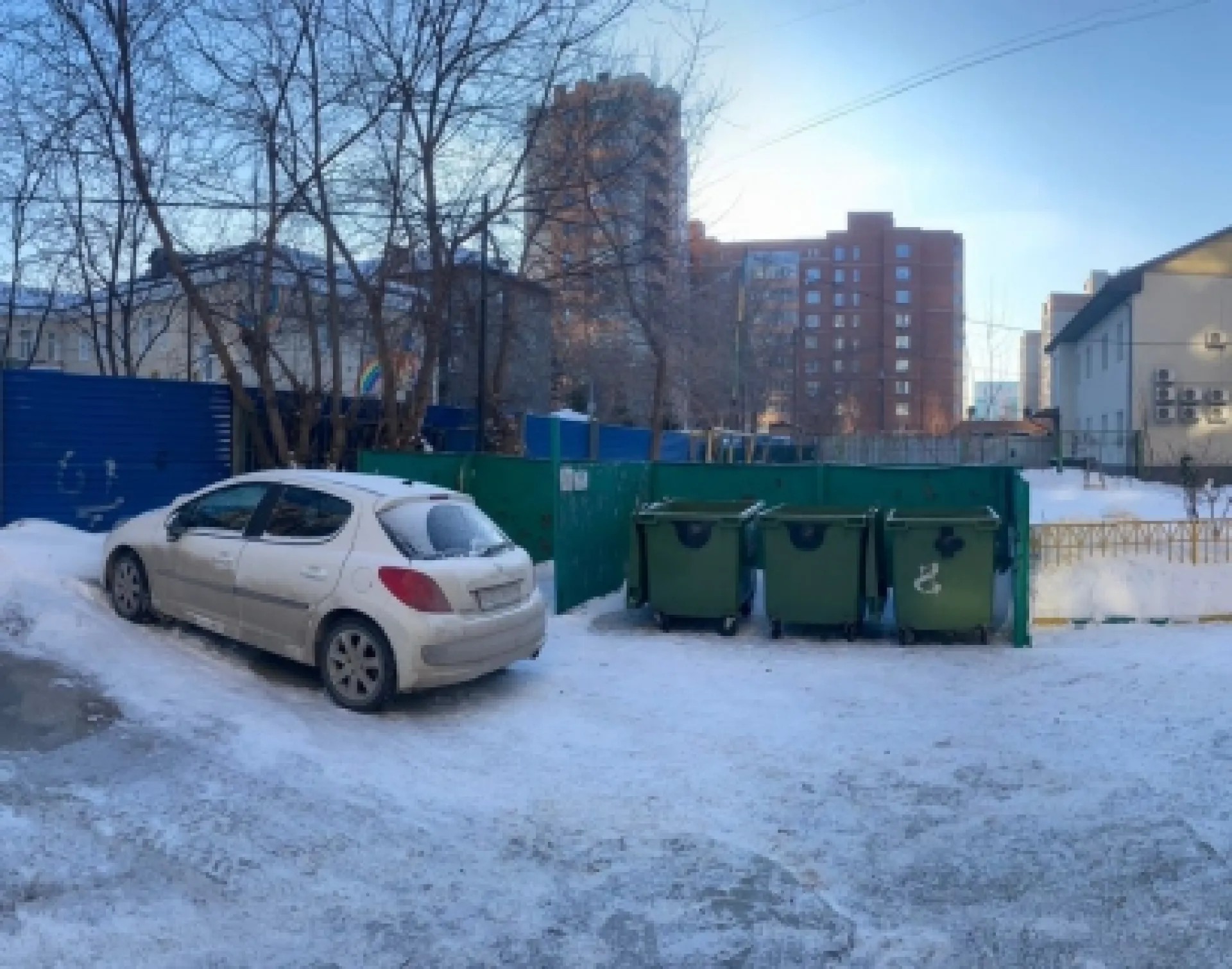 Новорожденного малыша нашли в мусорном баке в Новосибирске 