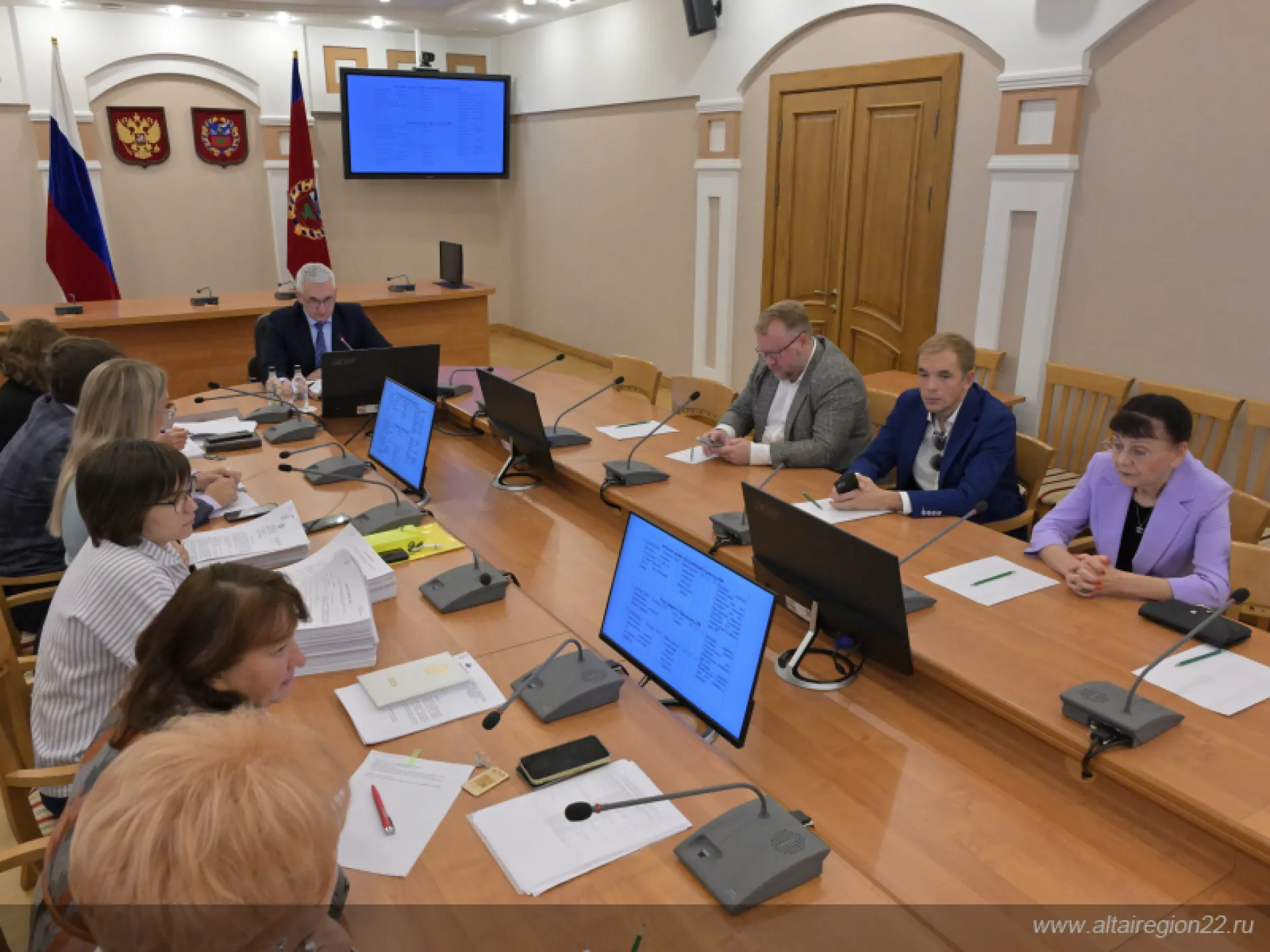 В Алтайском крае рассмотрели кандидатуры жителей региона для представления к госнаградам В Алтайском крае рассмотрели кандидатуры жителей региона для представления к госнаградам