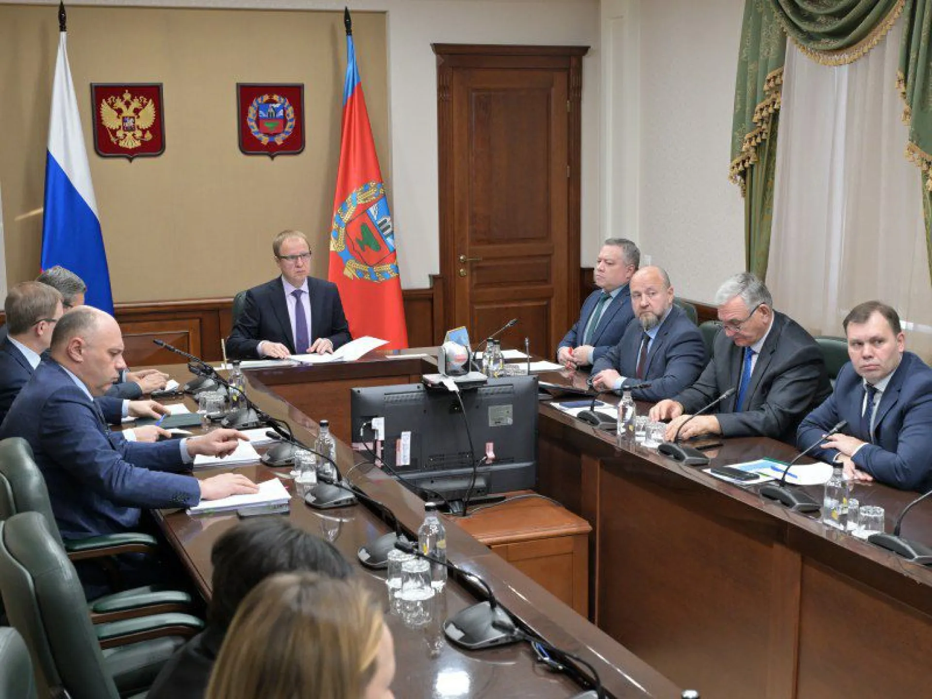 Губернатор Алтайского края Виктор Томенко рассказал о принимаемых в регионах Сибири мерах по обеспечению продовольственной безопасности