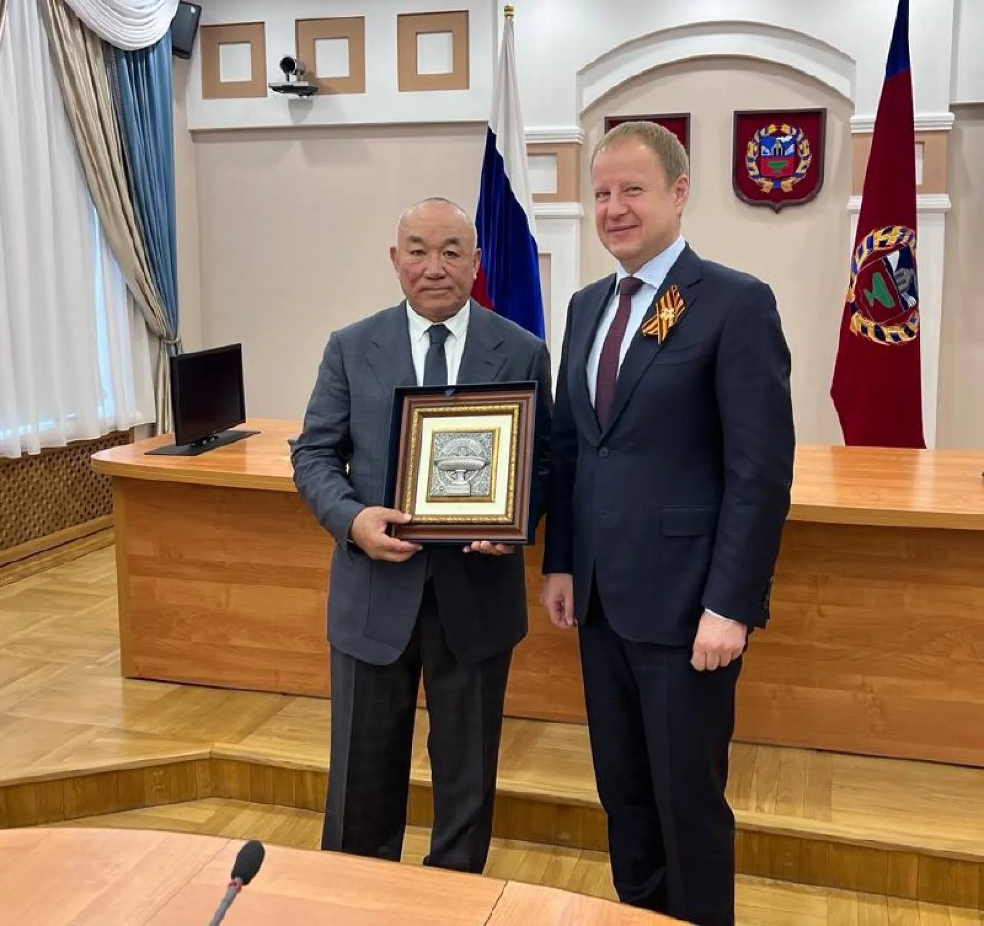 Крепкая дружба и взаимовыгодное сотрудничество: Виктор Томенко провел рабочую встречу с делегацией из Монголии Крепкая дружба и взаимовыгодное сотрудничество: Виктор Томенко провел рабочую встречу с делегацией из Монголии