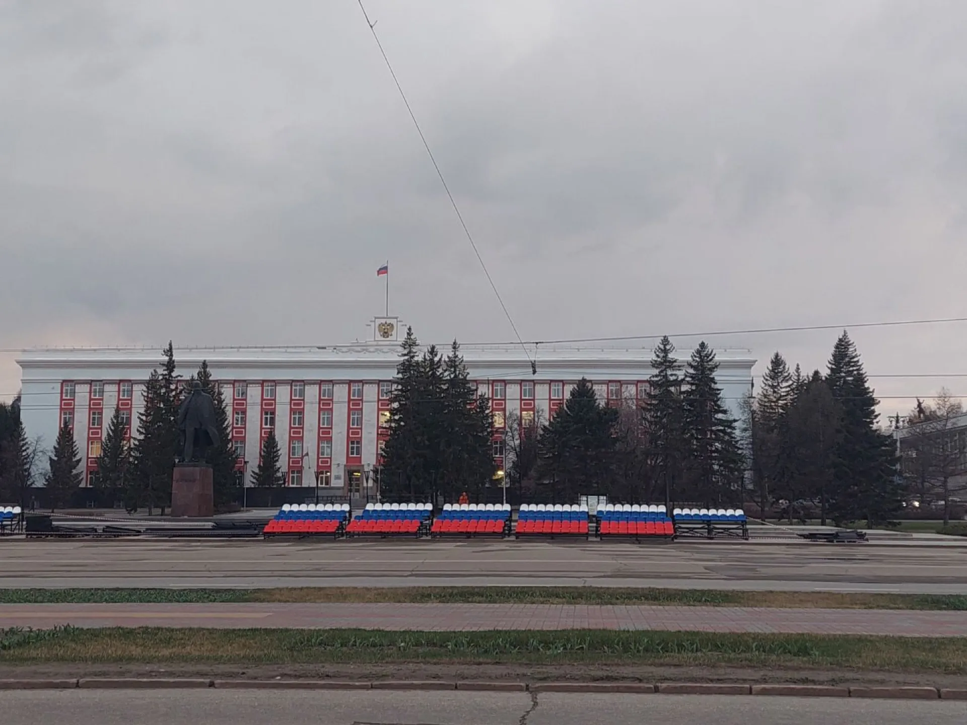 Барнаул начали украшать к 9 Мая