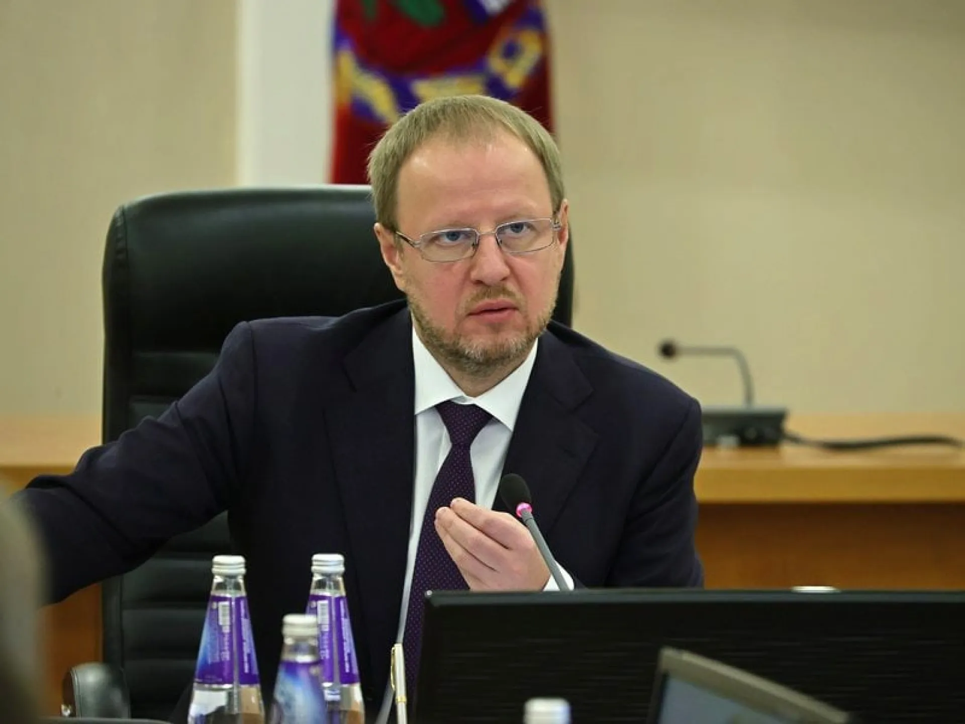 Виктор Томенко поручил проработать предложения о выплатах детям войны Виктор Томенко поручил проработать предложения о выплатах детям войны