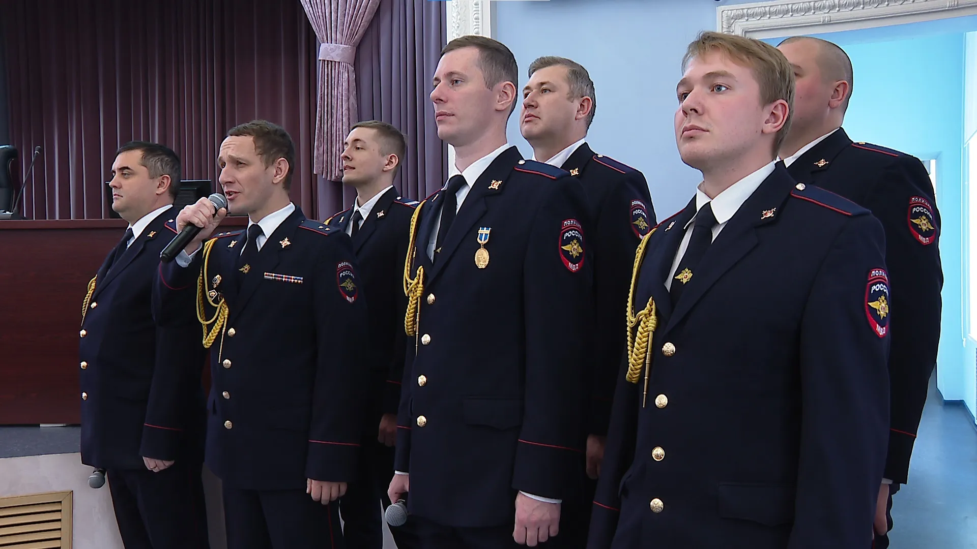 Губернатор Виктор Томенко поздравил ветеранов и действующих сотрудников органов внутренних дел с профессиональным праздником Губернатор Виктор Томенко поздравил ветеранов и действующих сотрудников органов внутренних дел с профессиональным праздником