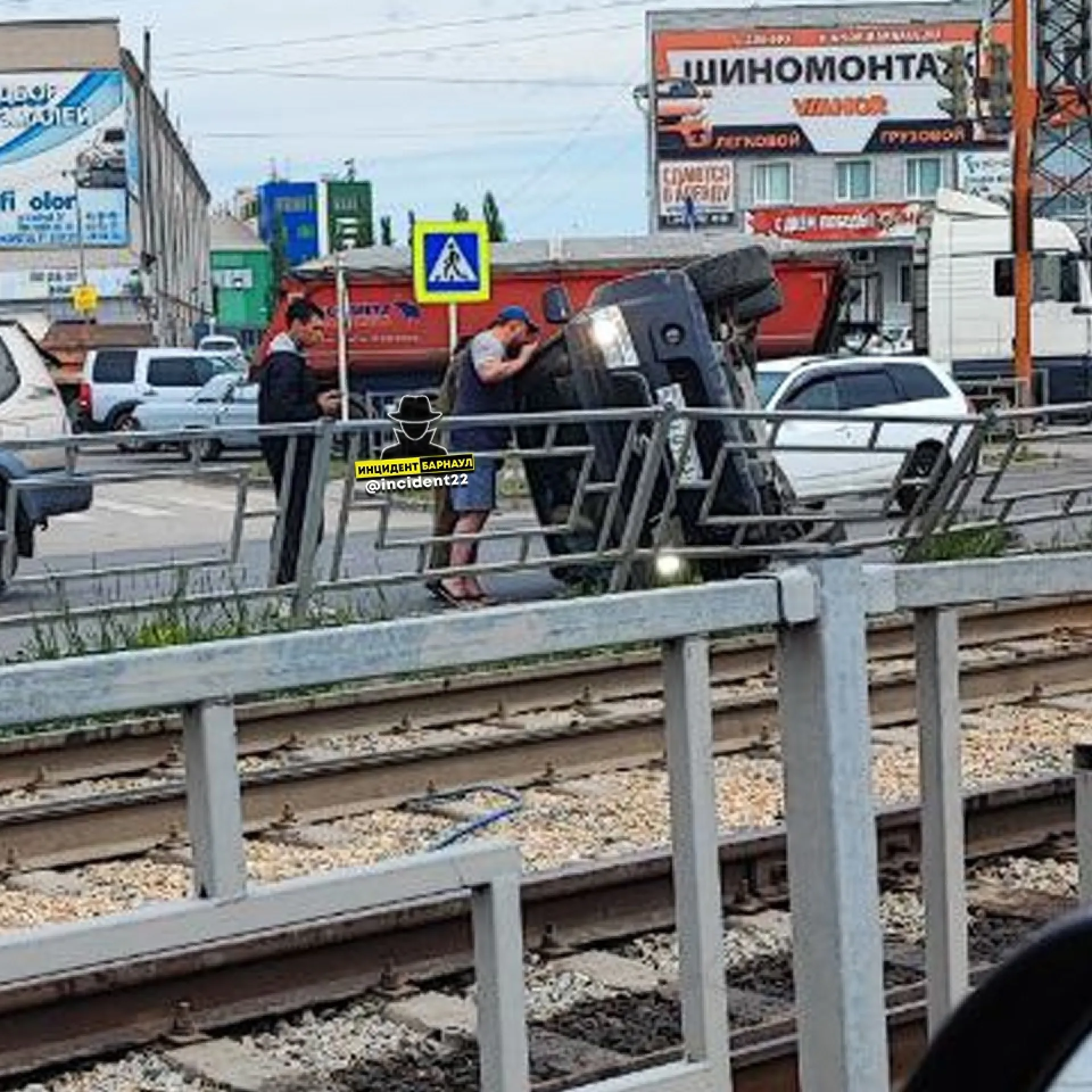 ДТП с переворотом машины произошло в Барнауле
