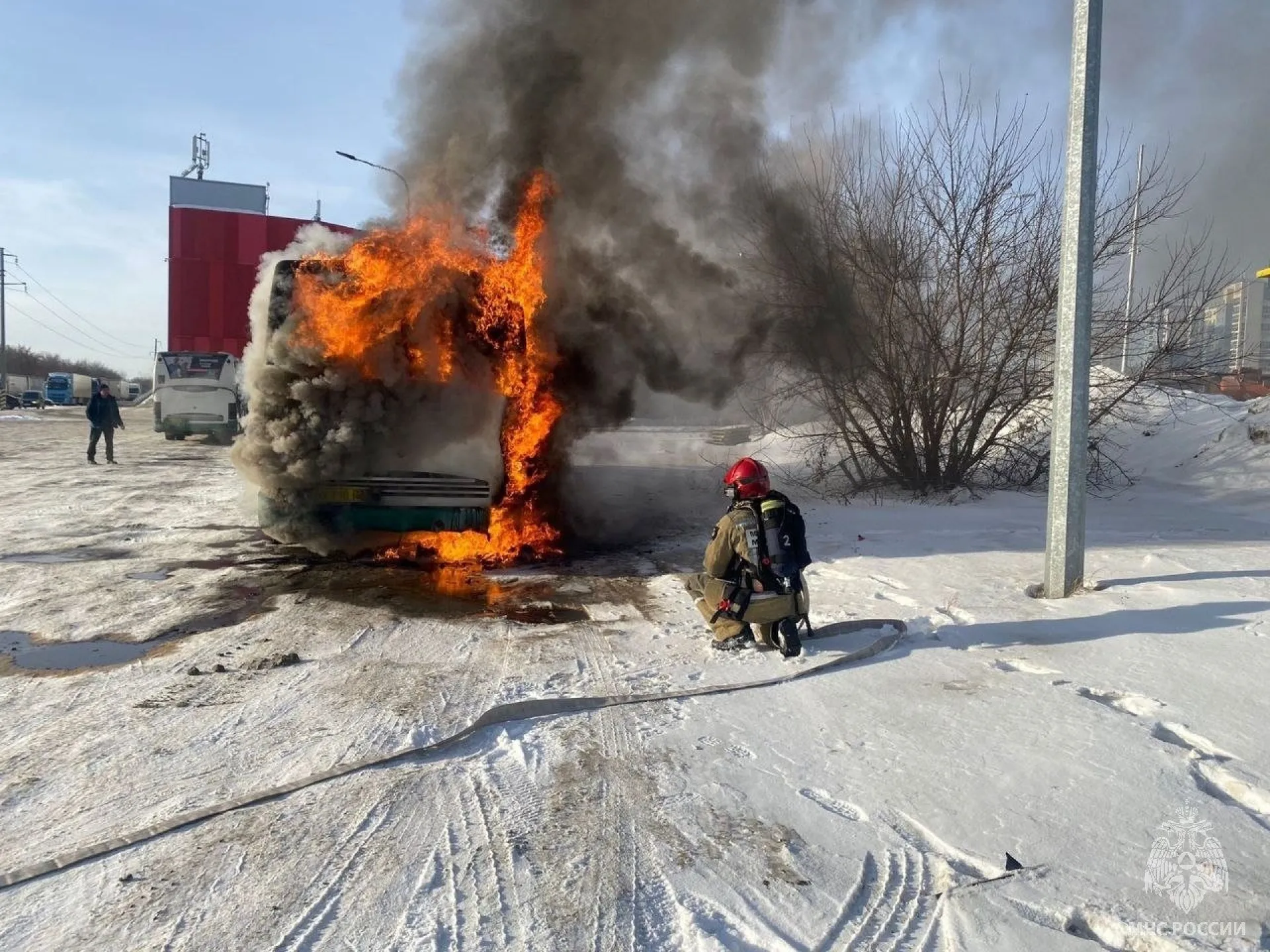 Автобус загорелся в Барнауле