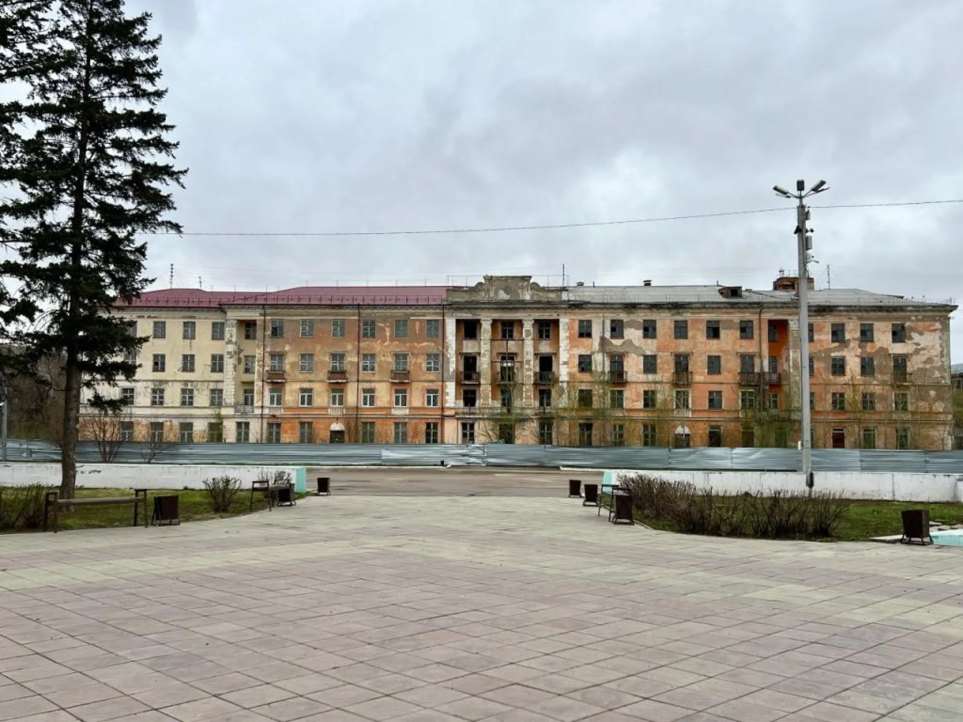 Гостиницу «Алей» в Рубцовске снесут до конца июля Гостиницу «Алей» в Рубцовске снесут до конца июля