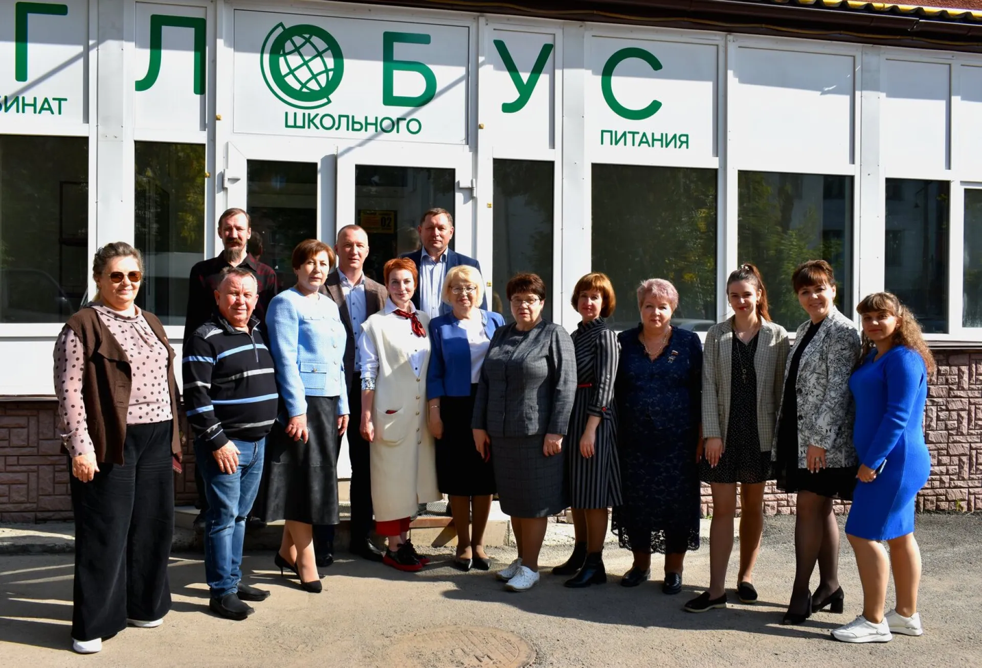 Депутаты Барнаульской гордумы посетили комбинат школьного питания «Глобус»