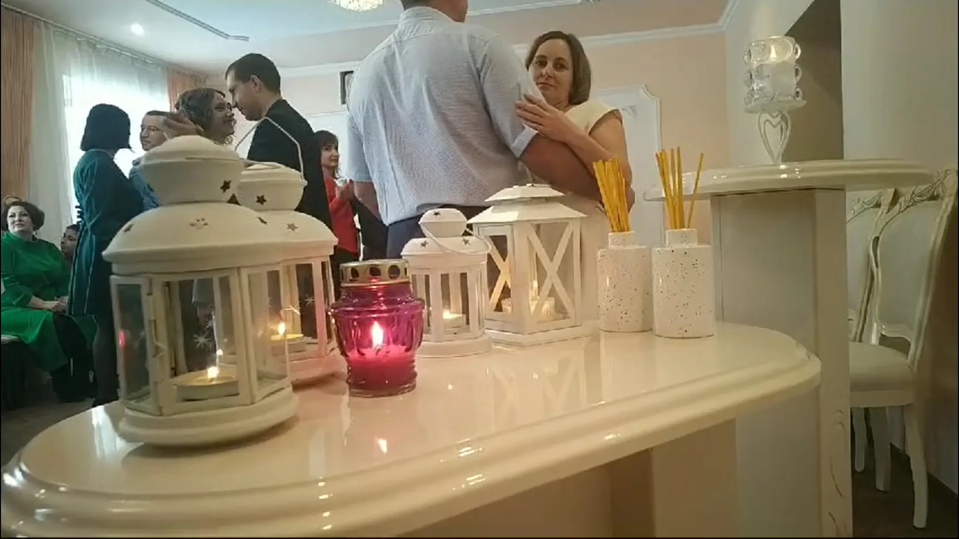 Частичку символа семейного очага передали в Мамонтовский район Частичку символа семейного очага передали в Мамонтовский район
