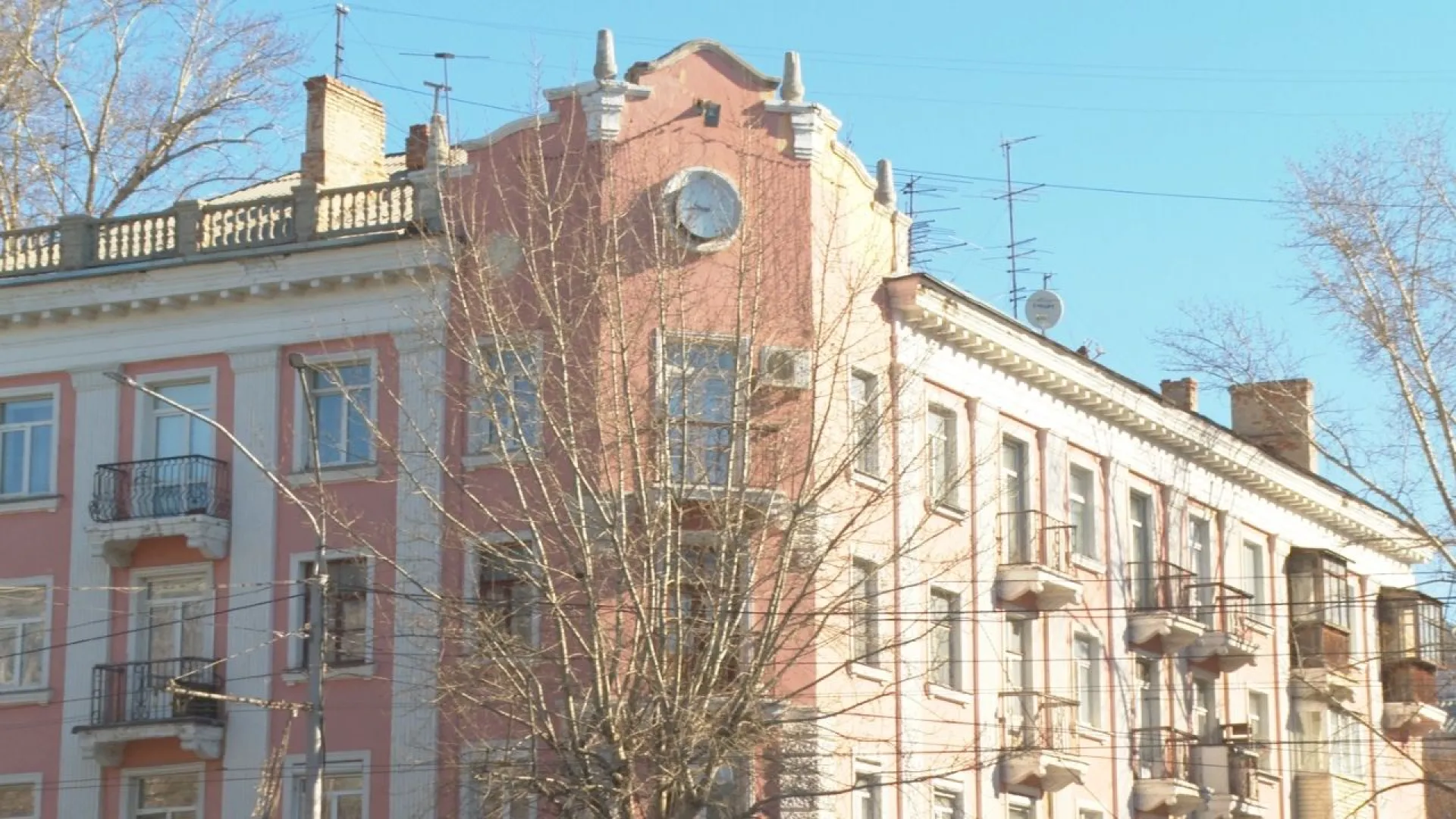 Историк объяснил, зачем нужны механические башенные часы в Барнауле и надо ли менять их на электронные