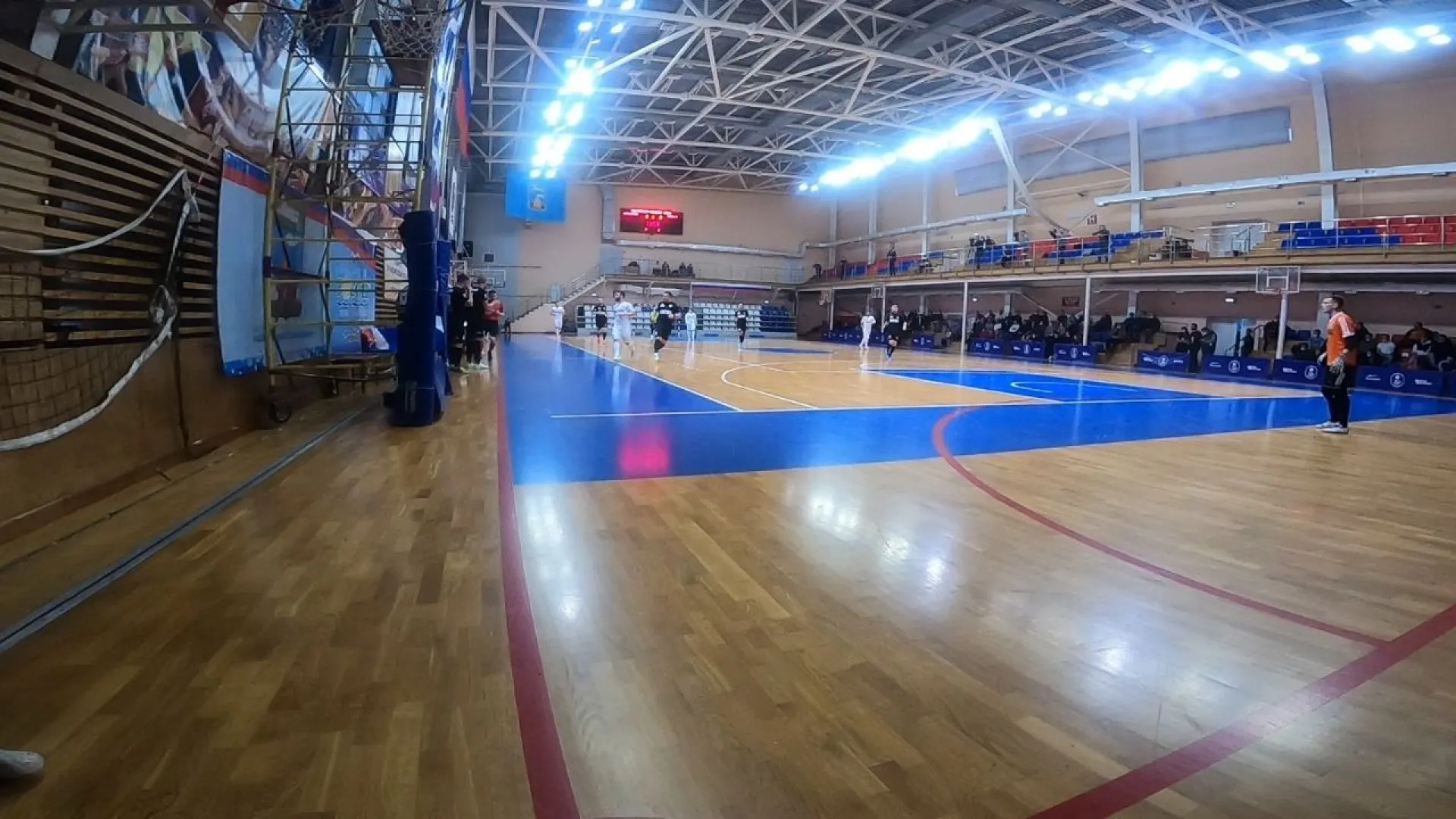 Барнаул впервые принимает матчи Высшей лиги российского чемпионата по мини-футболу Барнаул впервые принимает матчи Высшей лиги российского чемпионата по мини-футболу