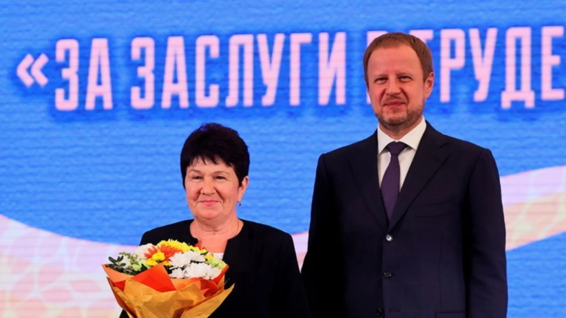 Губернатор Алтайского края и полпред президента РФ в СФО вручили награды лучшим работникам АПК Губернатор Алтайского края и полпред президента РФ в СФО вручили награды лучшим работникам АПК