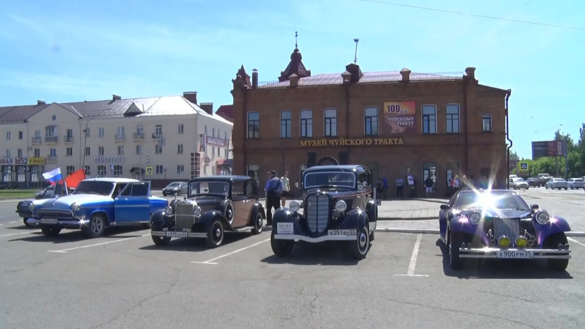 В честь 100-летия Чуйского тракта из Алтайского края стартовал пробег ретроавтомобилей