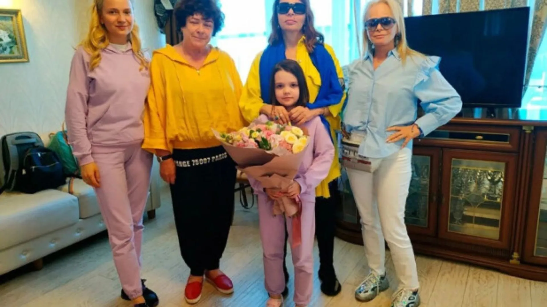 Родственники Роберта Рождественского и Лариса Долина прилетели в Барнаул Родственники Роберта Рождественского и Лариса Долина прилетели в Барнаул