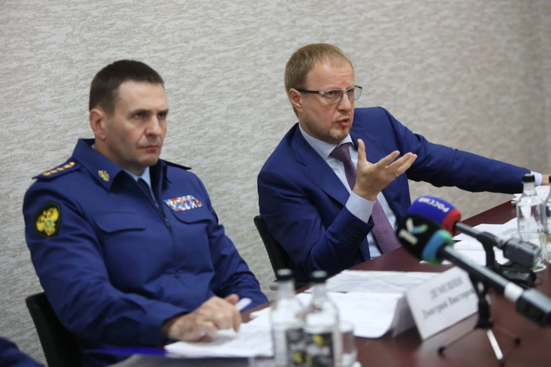 Губернатор Алтайского края и заместитель генерального прокурора России провели личный приём граждан в Бийске Губернатор Алтайского края и заместитель генерального прокурора России провели личный приём граждан в Бийске