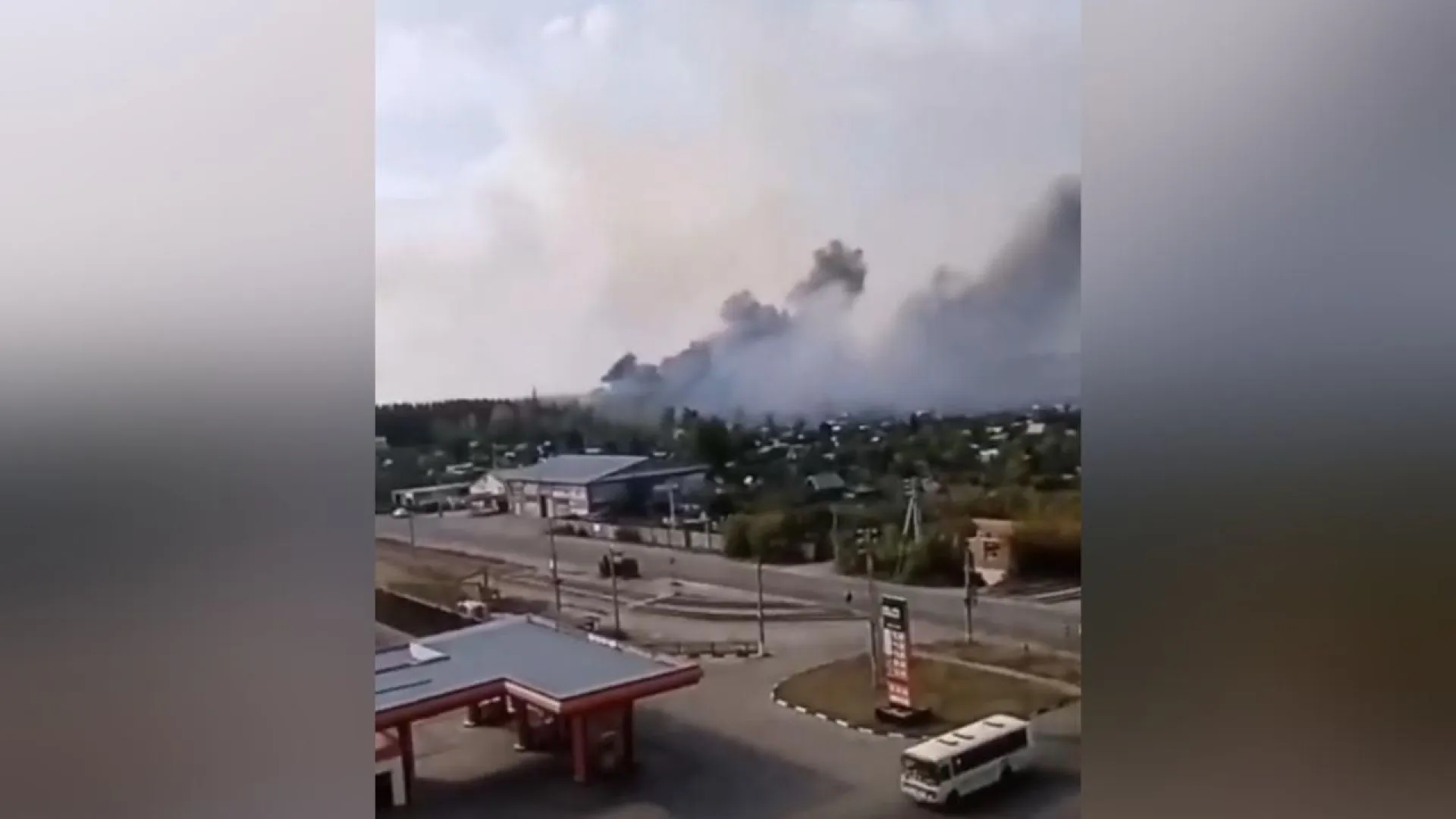 Рядом с Бийским олеумным заводом разгорелся пожар
