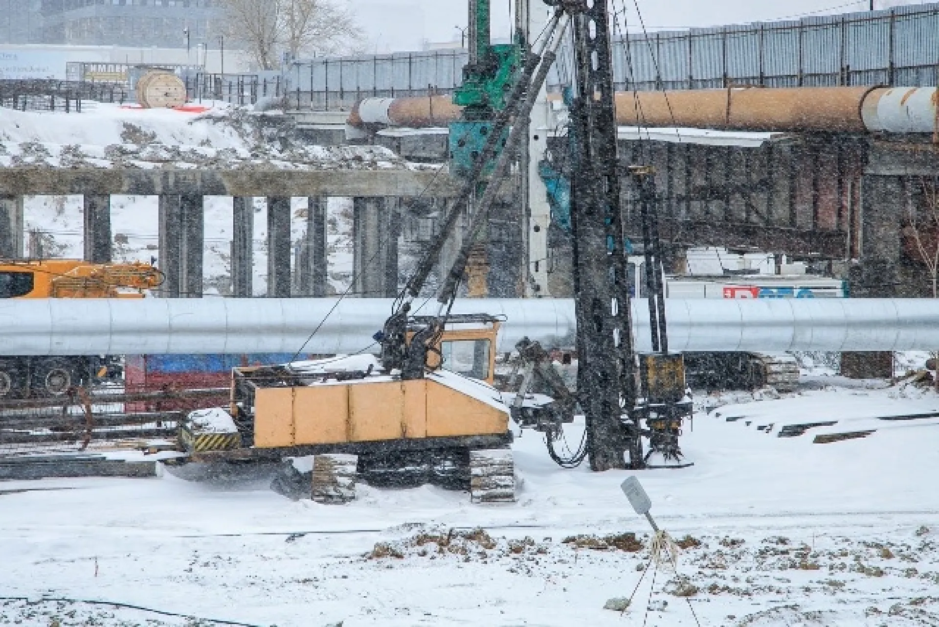 Рабочие приступят к устройству подпорной стенки для будущей опоры барнаульского моста на Новом рынке Рабочие приступят к устройству подпорной стенки для будущей опоры барнаульского моста на Новом рынке