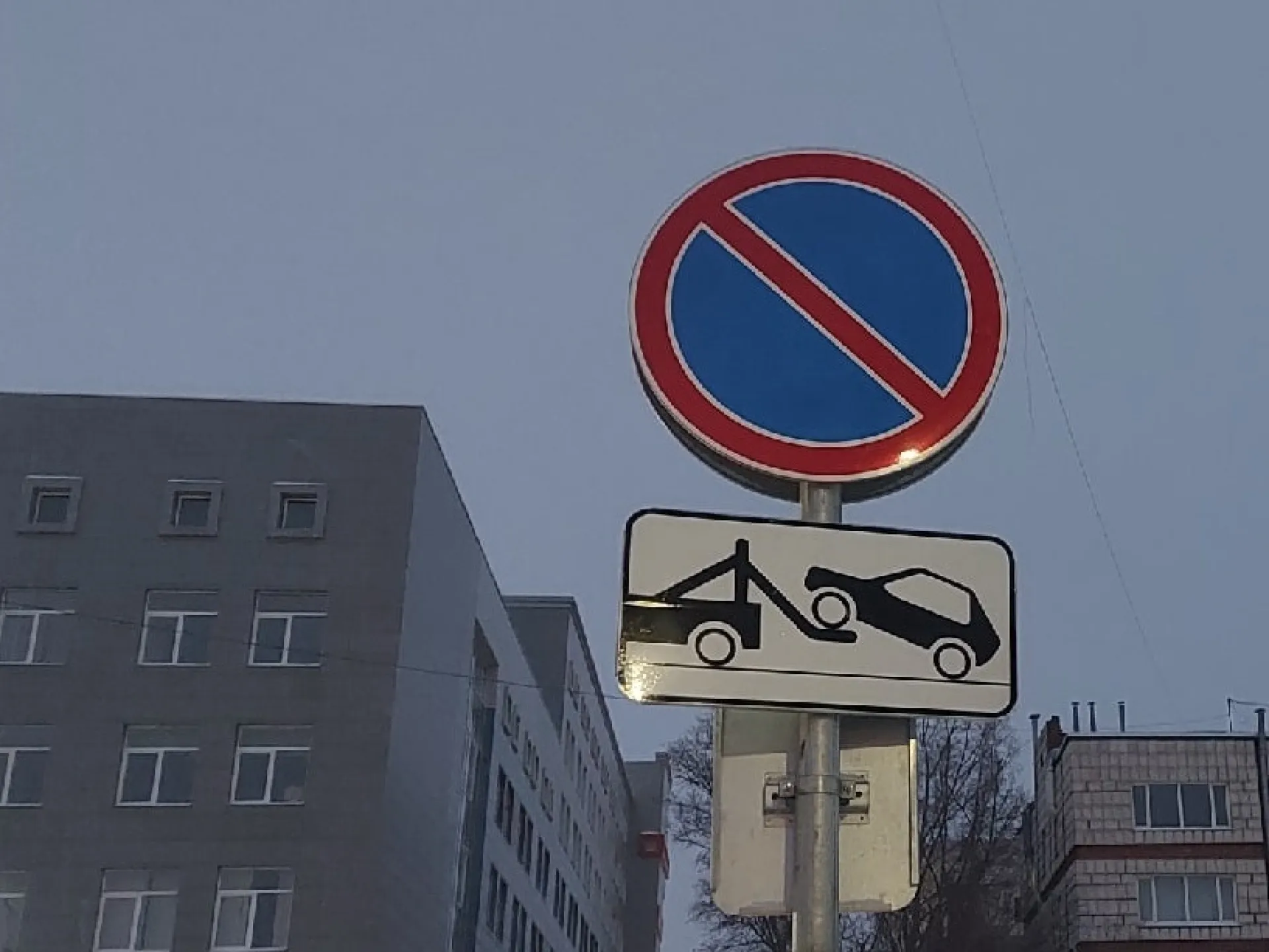 Стоянку транспорта временно запретят на одной из улиц Барнаула