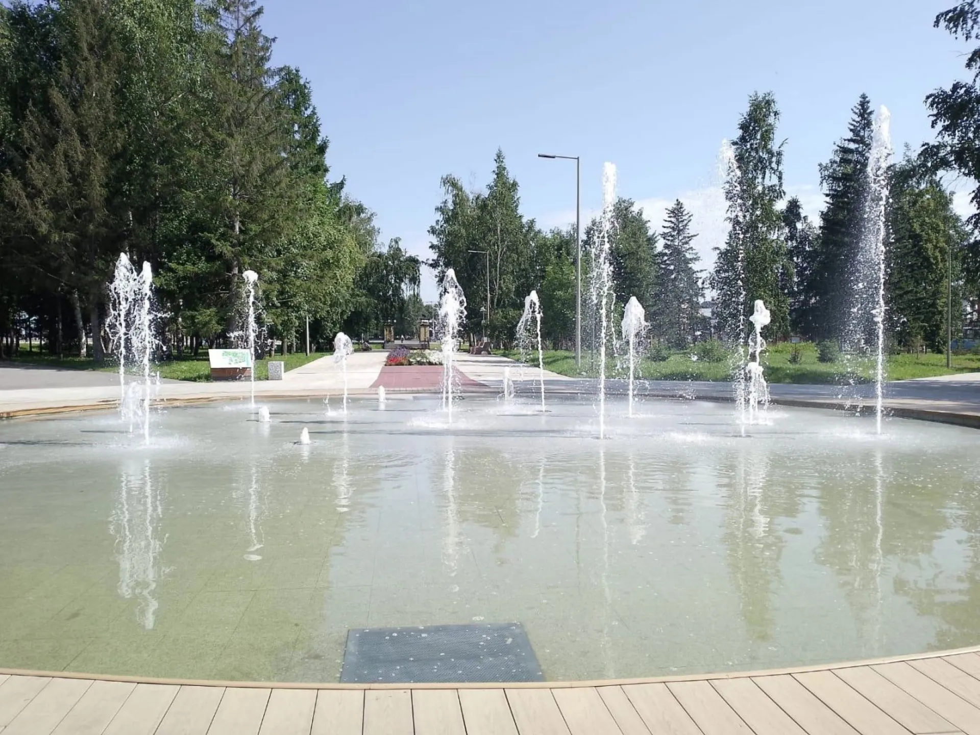 В барнаульском парке «Центральный» напомнили, что купаться в пешеходном фонтане запрещено В барнаульском парке «Центральный» напомнили, что купаться в пешеходном фонтане запрещено
