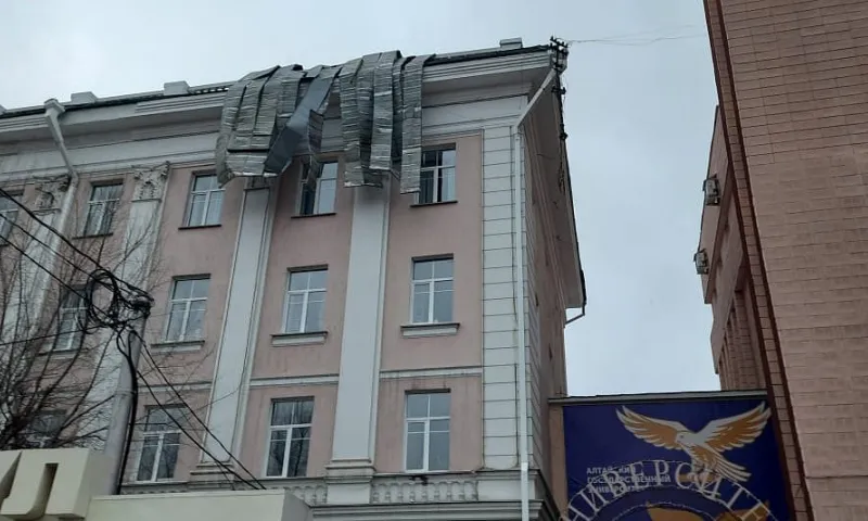 Алтайский государственный университет устраняет повреждения, которые нанёс прошедший в Барнауле ураган