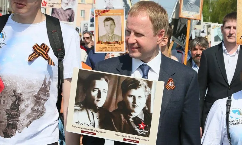Губернатор Алтайского края прошел в колонне «Бессмертного полка»