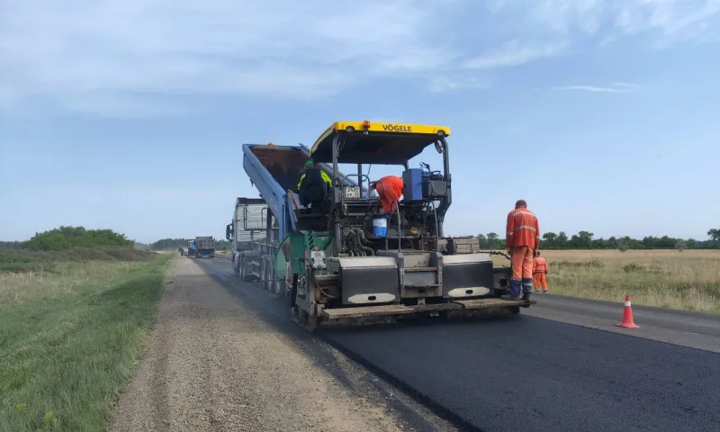 На трассе Змеиногорск – Рубцовск – Волчиха – Михайловское – Кулунда – Бурла – граница Новосибирской области планируется обновить более 50 километров дорожного полотна