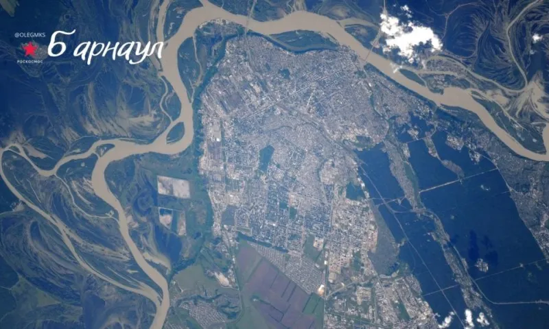 Российский космонавт поделился подборкой фотографий городов, сделанных из космоса