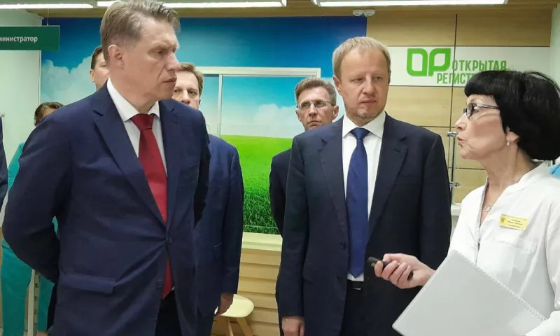 Министр здравоохранения России осмотрел новый корпус поликлиники № 14 в Алтайском крае