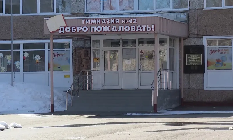 Успеть за 16 секунд! Приемная кампания началась в барнаульских школах