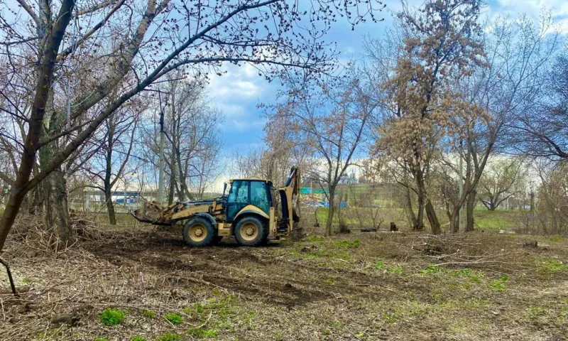 К благоустройству сквера на улице Приречной приступили в Барнауле