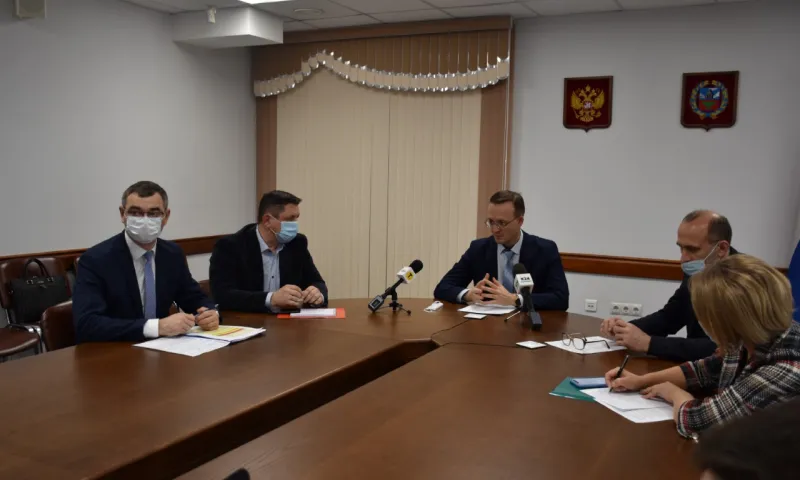 Поставки угля в районы Алтайского края обсудили в региональном Минстрое