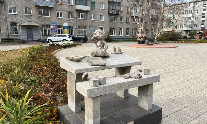 Вандалы повредили скульптуру в сквере памяти детей-узников концлагерей в Рубцовске 