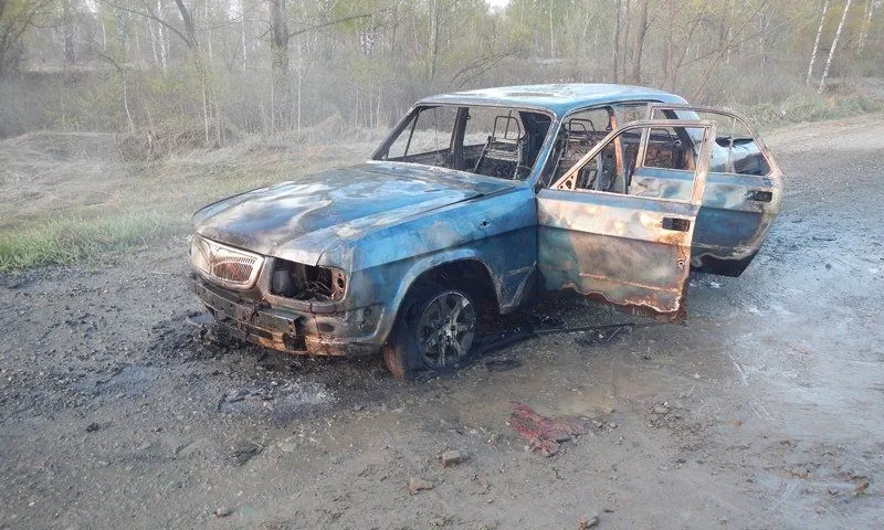 Молодые люди угнали и подожгли автомобиль, чтобы скрыть преступление в Алтайском крае