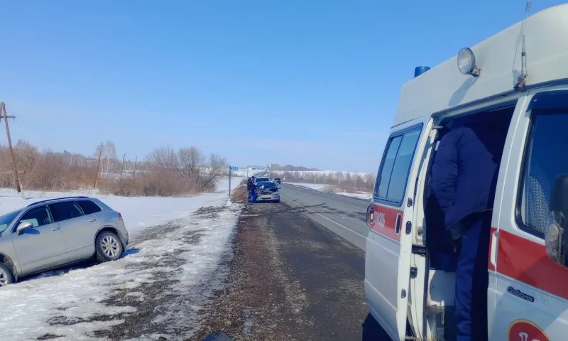 Пять человек пострадали в серьёзном ДТП в Зональном районе