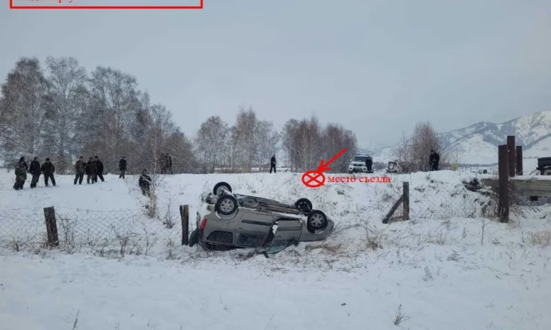 Автомобиль с тремя детьми перевернулся на трассе в Республике Алтай