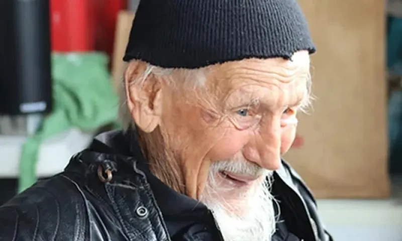 97-летний мужчина попал в Книгу рекордов Гиннесса и стал старейшим в мире мотогонщиком