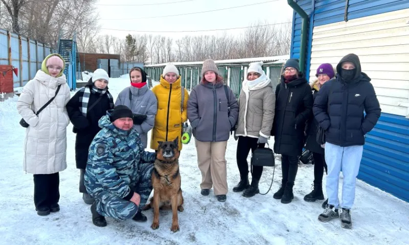 В рамках акции «Студенческий десант» для рубцовских студентов провели стажировку по патрульно-постовой и кинологической службам