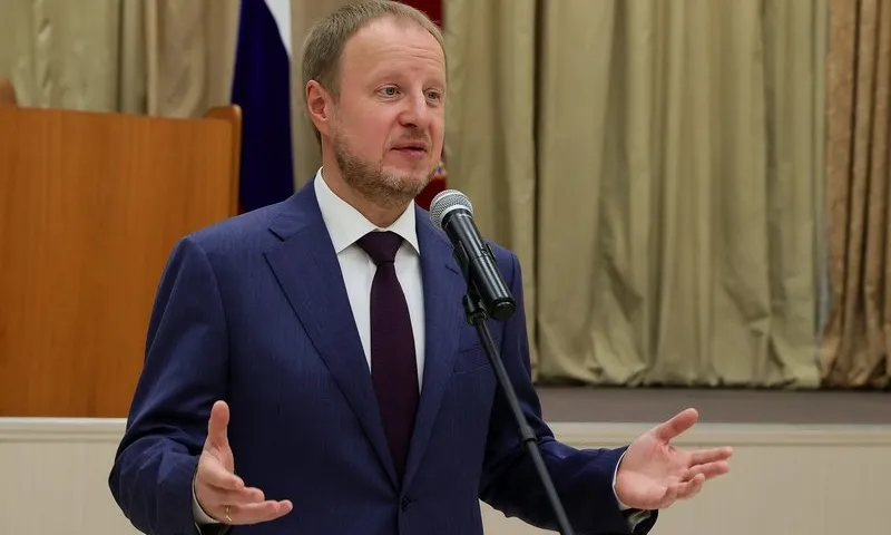 Виктор Томенко вручил работникам предприятий лесного хозяйства Алтайского края государственные и региональные награды