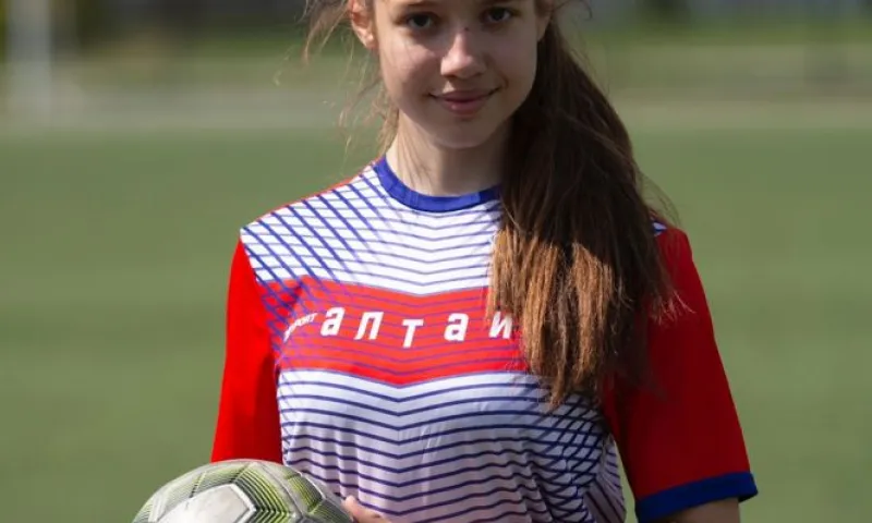 Алтайская спортсменка вошла в состав юниорской сборной России по футболу