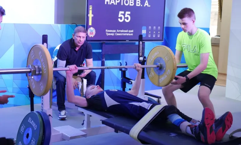 Алтайский спортсмен стал призёром всероссийских соревнований по пауэрлифтингу среди лиц с ПОДА
