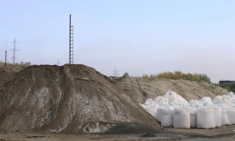 Более 50 тысяч тонн реагентов заготовят к зиме в Барнауле