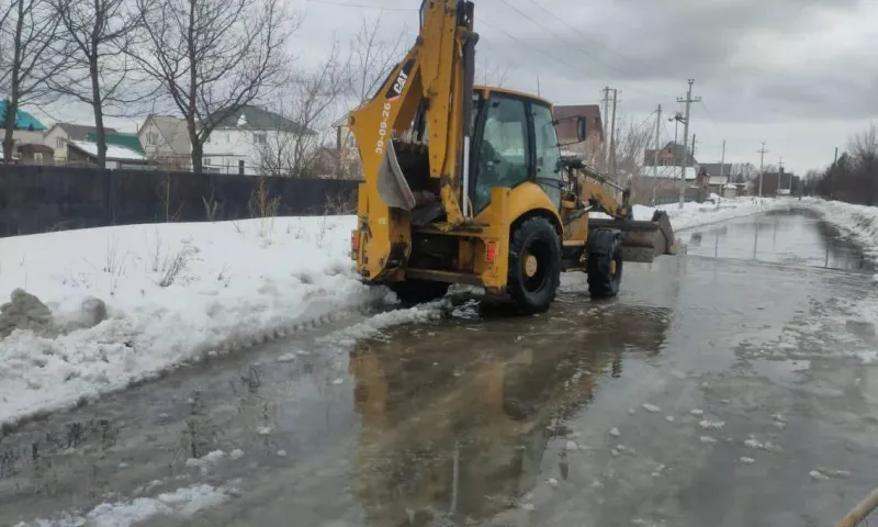 Городские службы устраняют последствия непогоды в Барнауле