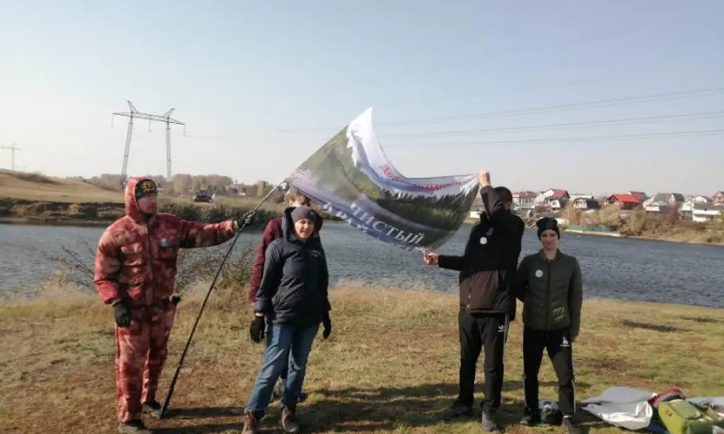 Больше 80 мешков мусора собрали на берегу реки в Барнауле