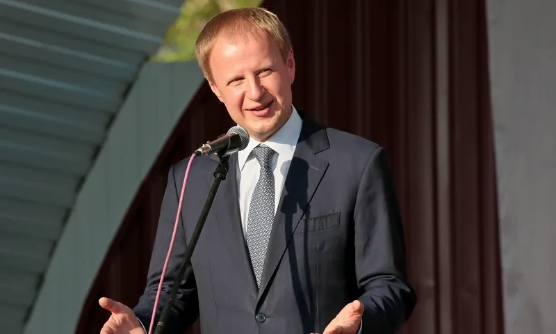 Губернатор Виктор Томенко поздравил матерей Алтайского края с праздником