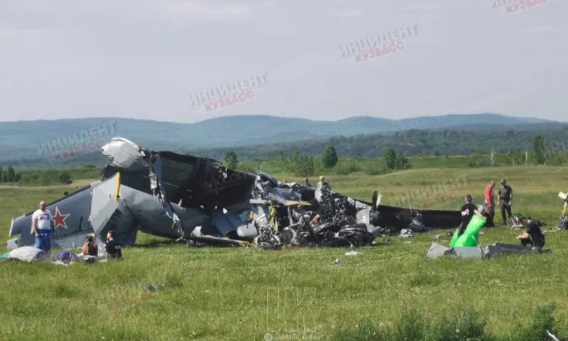 В Кемеровской области самолет совершил жесткую посадку. Есть погибшие