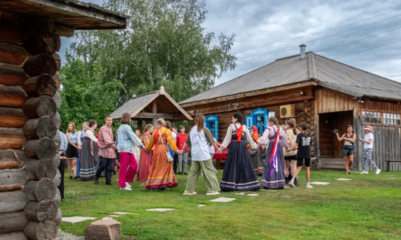 Спектакль о детстве Шукшина исполнят в доме писателя в Сростках 